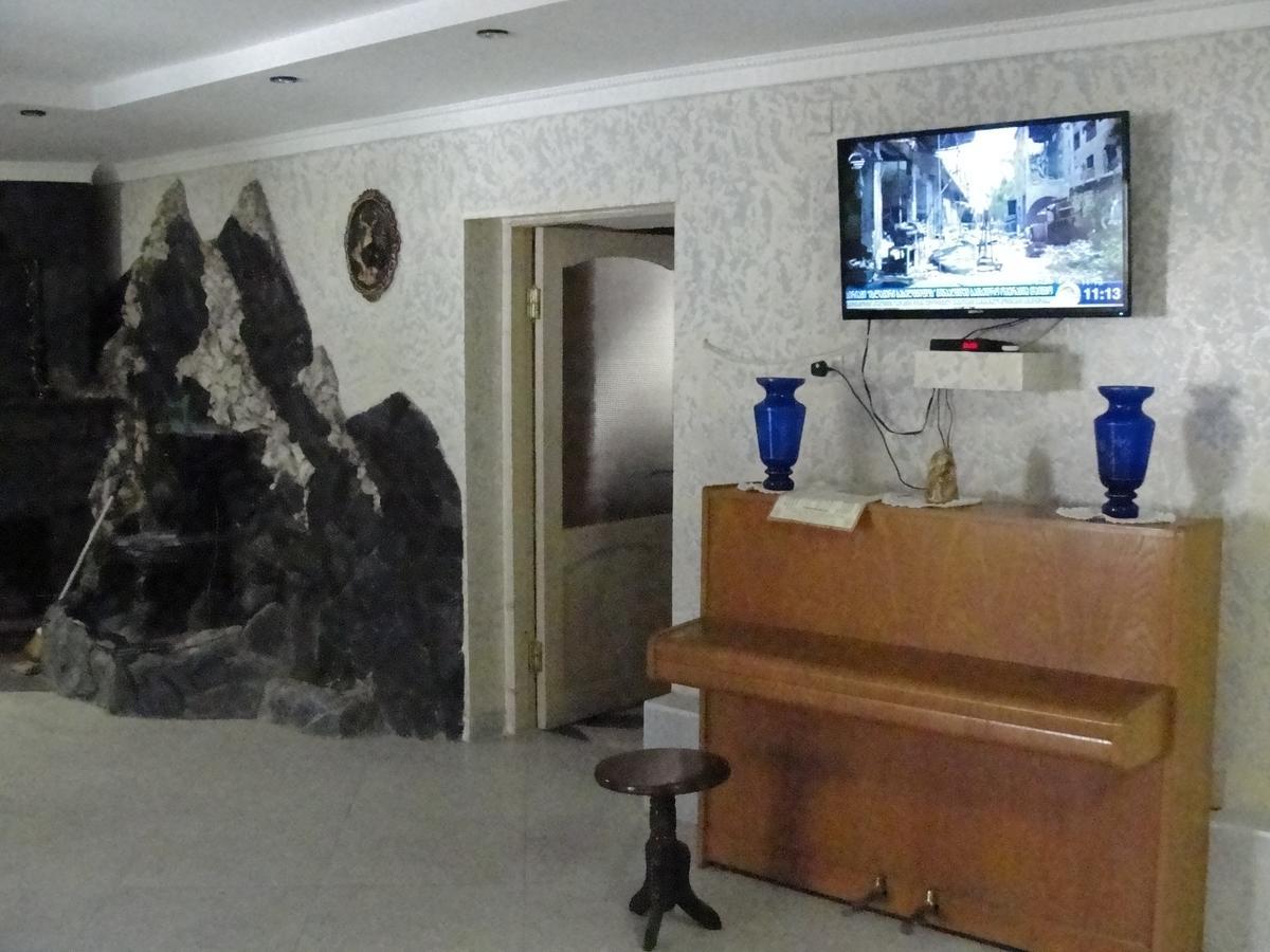 Guest House 26 Mestia Buitenkant foto