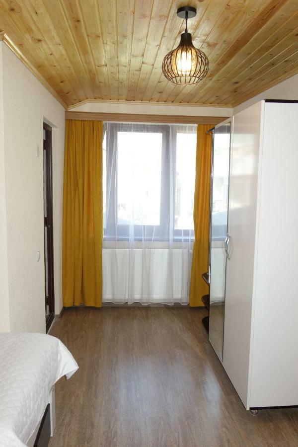 Guest House 26 Mestia Buitenkant foto