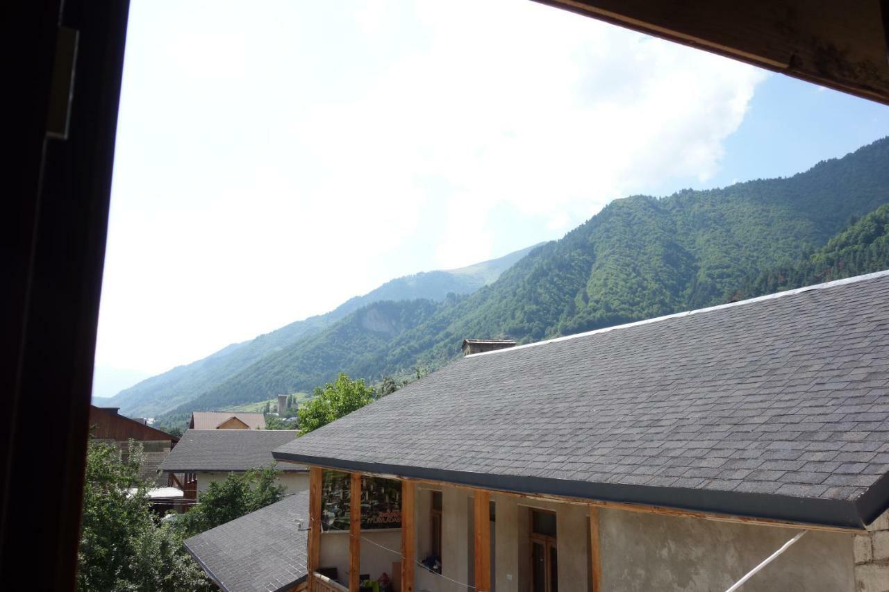 Guest House 26 Mestia Buitenkant foto